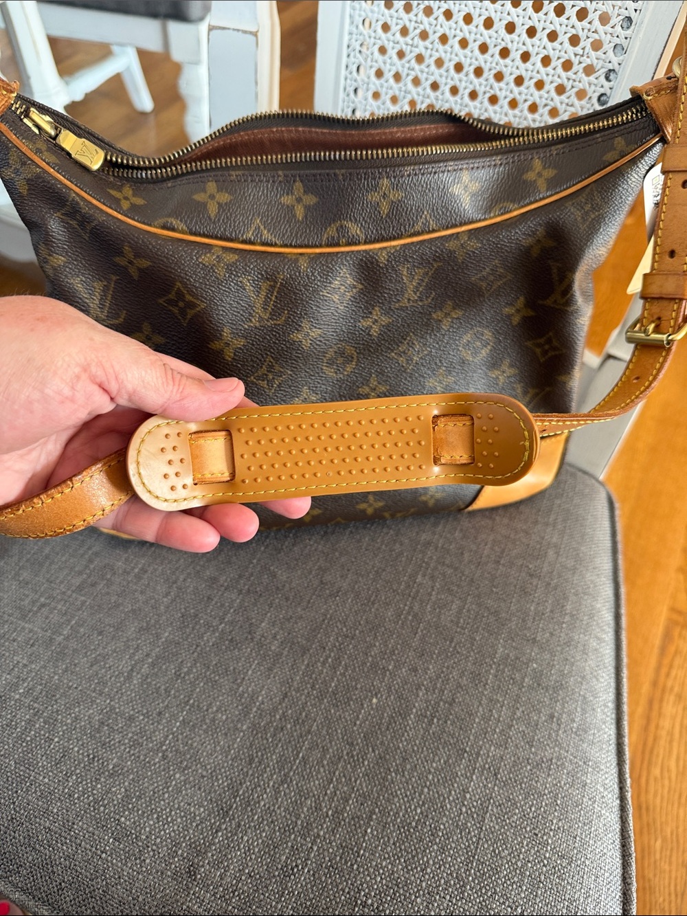Louis Vuitton Monogram Canvas Shoulder Bag in Brown and Tan Vachetta - Picture 6 of 8